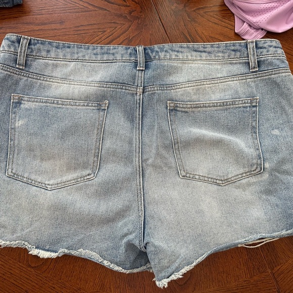 JEAN SHORTS, TIME & TRU, SIZE 20, ZIPPER WAIST, BUTTON CLOSURE - Picture 5 of 5